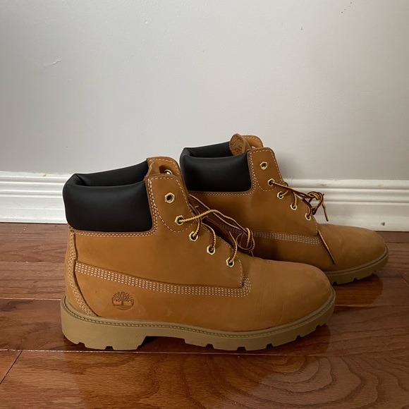 MINT CONDITION TIMBERLAND BOOTS - Picture 1 of 3